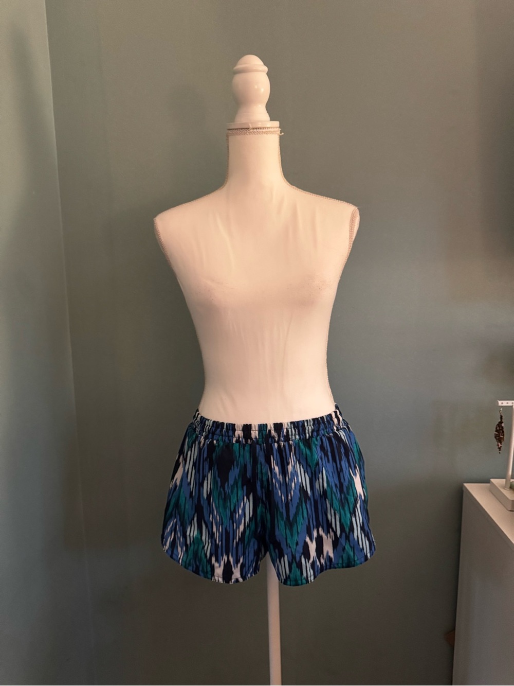 EUC Old Navy ACTIVE Abstract Print Running Dolphin Hem Athletic Shorts Small